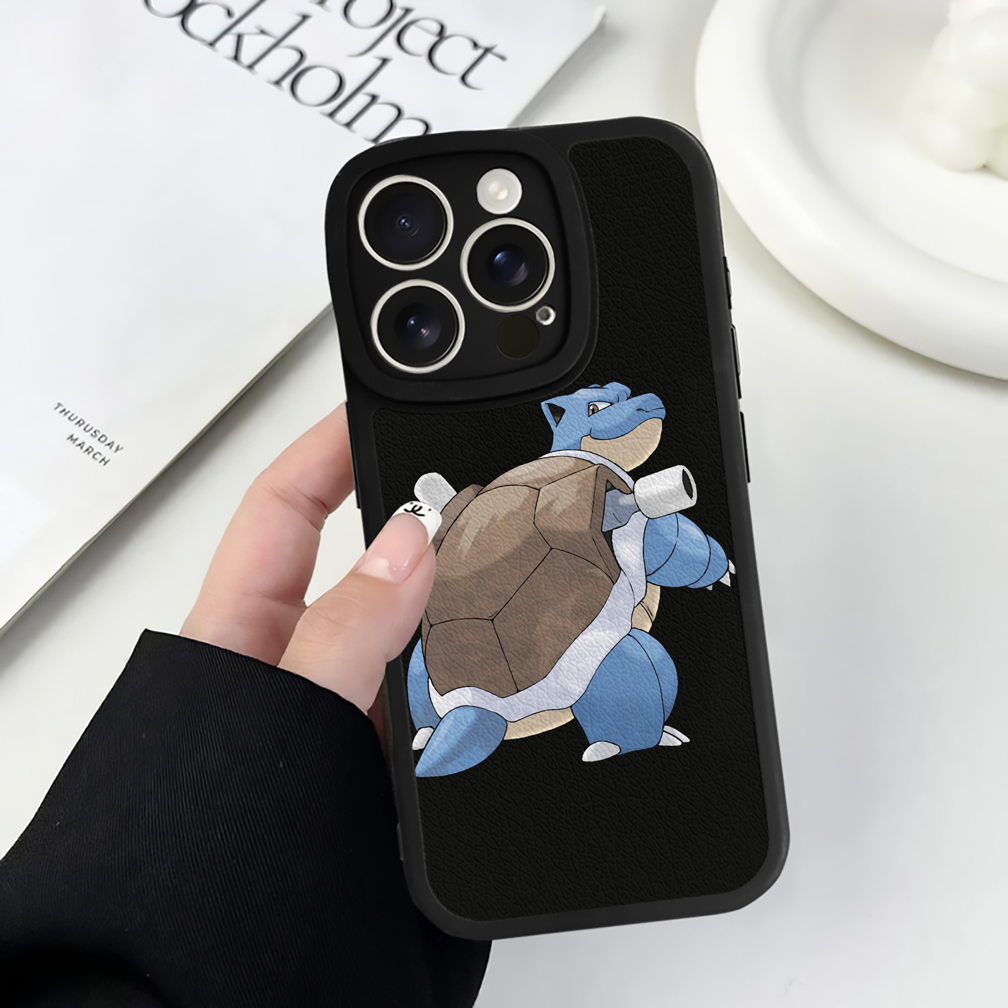 （画像用） ポケットモンスター Pokémon 【iPhone 16シリーズ対応】シリコンスマホケース（レザー調） 材質：シリコン